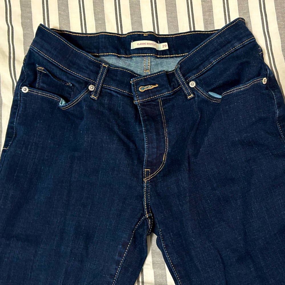 Women’s Levis -29